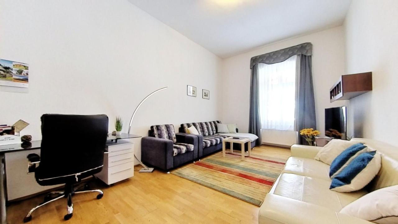 Central Apartmany Biela Street Μπρατισλάβα Εξωτερικό φωτογραφία