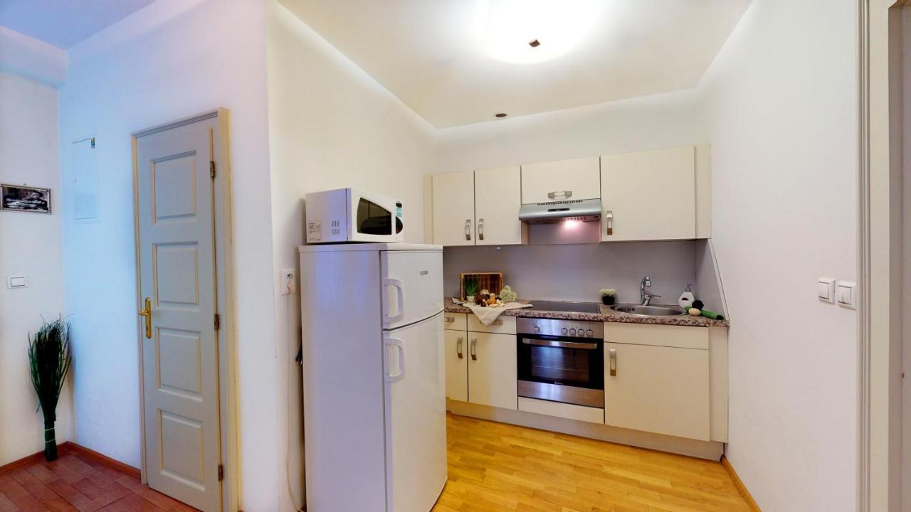 Central Apartmany Biela Street Μπρατισλάβα Εξωτερικό φωτογραφία